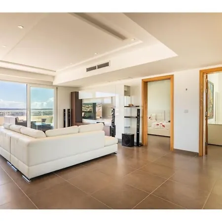 3 Mil Penthouse Malta View - Jacuzzi With Gym & Pool By 360 Estates * Sliema