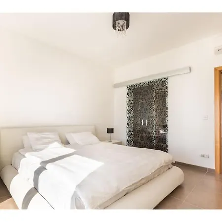3 Mil Penthouse Malta View - Jacuzzi With Gym & Pool By 360 Estates * Sliema