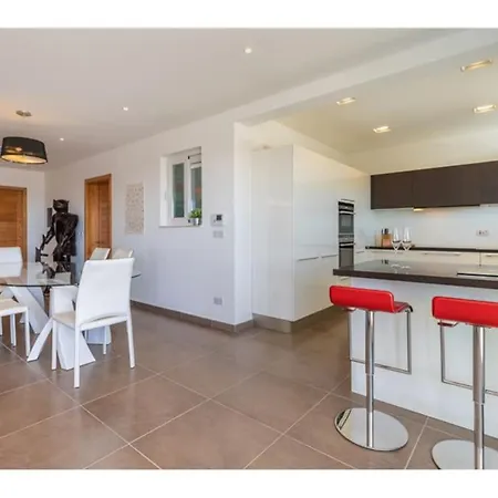 3 Mil Penthouse Malta View - Jacuzzi With Gym & Pool By 360 Estates * Sliema