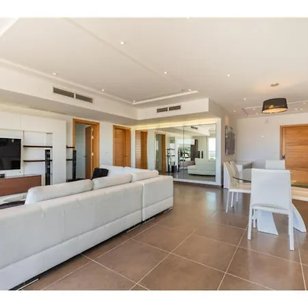 3 Mil Penthouse Malta View - Jacuzzi With Gym & Pool By 360 Estates *