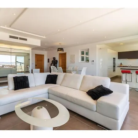 Apartment 3 Mil Penthouse Malta View - Jacuzzi With Gym & Pool By 360 Estates