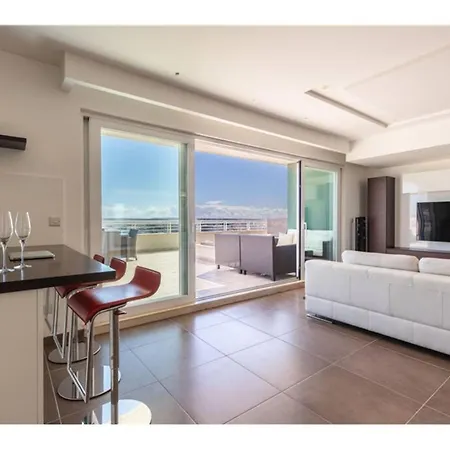 Apartment 3 Mil Penthouse Malta View - Jacuzzi With Gym & Pool By 360 Estates