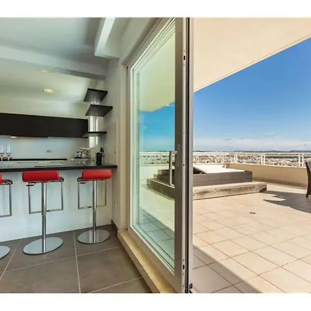 Apartment 3 Mil Penthouse Malta View - Jacuzzi With Gym & Pool By 360 Estates