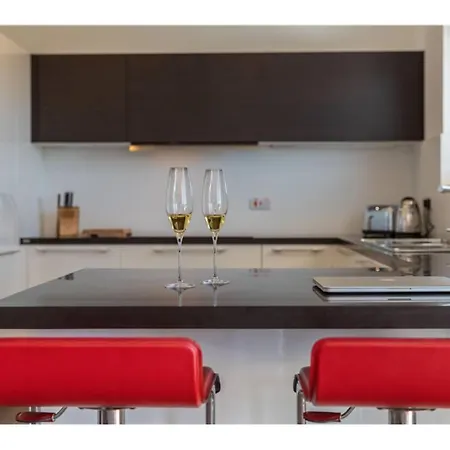 3 Mil Penthouse Malta View - Jacuzzi With Gym & Pool By 360 Estates * Sliema