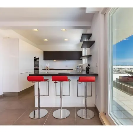 3 Mil Penthouse Malta View - Jacuzzi With Gym & Pool By 360 Estates * Sliema