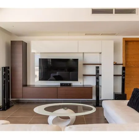 3 Mil Penthouse Malta View - Jacuzzi With Gym & Pool By 360 Estates * Sliema
