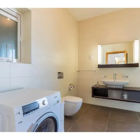 3 Mil Penthouse Malta View - Jacuzzi With Gym & Pool By 360 Estates *